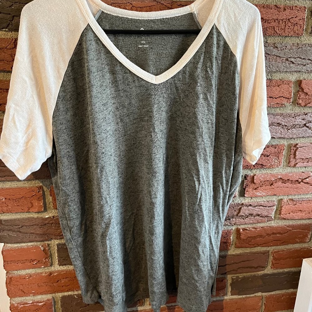 So, XXL, Gray and Cream Baseball Tee